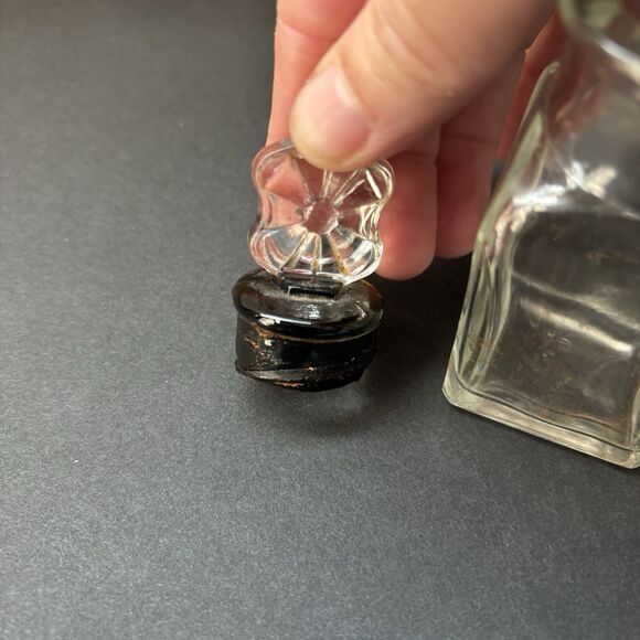 Vtg CLEAR SQUARE GLASS PERFUME BOTTLE With STOPPER APOTHECARY - Picture 3 of 8